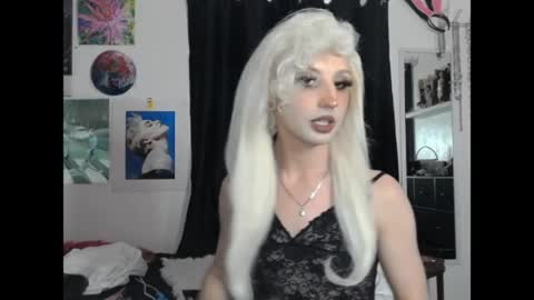 Snapshot of viperthedoll chatting on June 2026 02:33:01 PM Viper online show from June 2026 02:33:01 PM