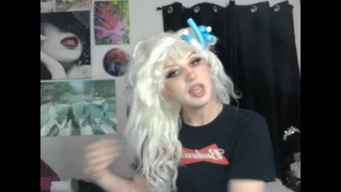 Snapshot of viperthedoll chatting on June 2026 04:51:02 AM Viper online show from June 2026 04:51:02 AM