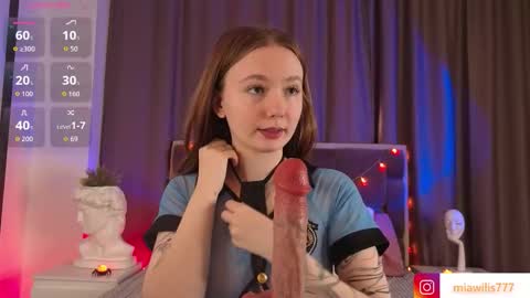 Mia  dont forget to thumbs up me online show from October 2025 10:00:02 AM