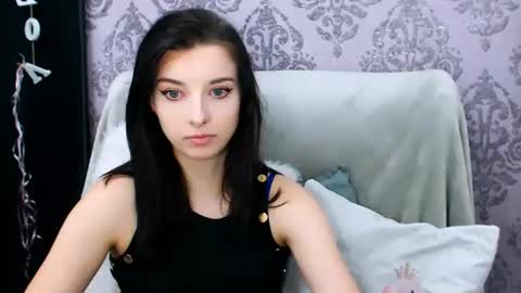 Snapshot of virgiluna chatting on November 2025 08:30:02 PM VirginLuna online show from November 2025 08:30:02 PM