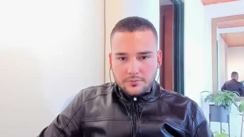 Vito Ferrer online show from February 2025 05:10:02 PM