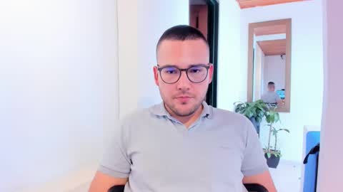 Vito Ferrer online show from March 2025 07:59:02 PM