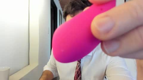 Vito Ferrer online show from November 2025 12:50:02 PM