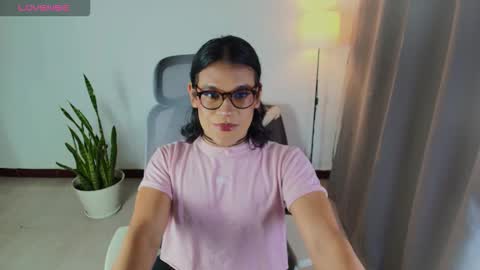 VittaaaPlease help me with your thumbs up its important  online show from November 2025 11:58:02 PM