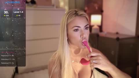 Snapshot of viv_milf chatting on September 2025 06:50:02 AM Vivian is here online show from September 2025 06:50:02 AM