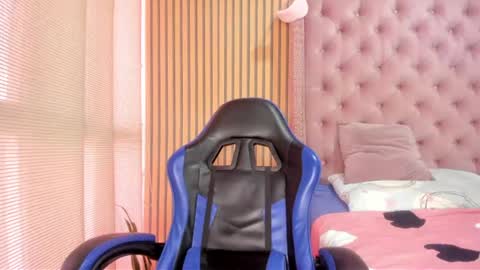 Snapshot of vivi_cooper chatting on July 2026 10:12:02 PM vivi cooper online show from July 2026 10:12:02 PM