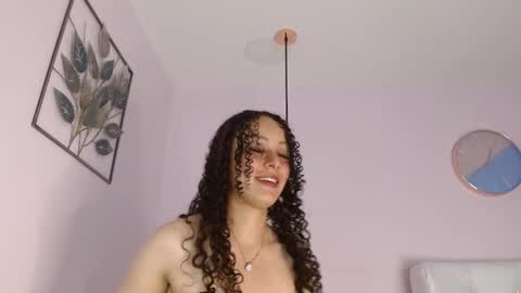 Vivi online show from October 2025 03:35:01 AM