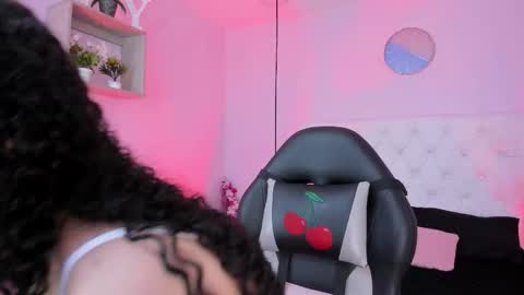 Vivi online show from October 2025 04:45:01 AM