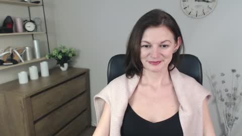 Snapshot of vivian_dream chatting on December 2024 01:12:01 PM Vivian online show from December 2024 01:12:01 PM