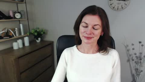 Snapshot of vivian_dream chatting on December 2024 06:43:01 AM Vivian online show from December 2024 06:43:01 AM