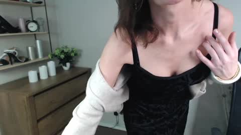 Snapshot of vivian_dream chatting on December 2024 08:24:01 AM Vivian online show from December 2024 08:24:01 AM