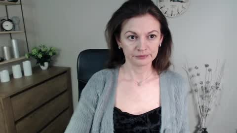 Snapshot of vivian_dream chatting on January 2025 06:42:01 AM Vivian online show from January 2025 06:42:01 AM