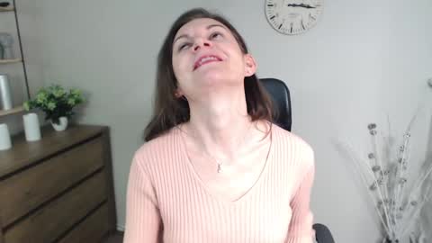 Snapshot of vivian_dream chatting on January 2025 12:52:01 PM Vivian online show from January 2025 12:52:01 PM