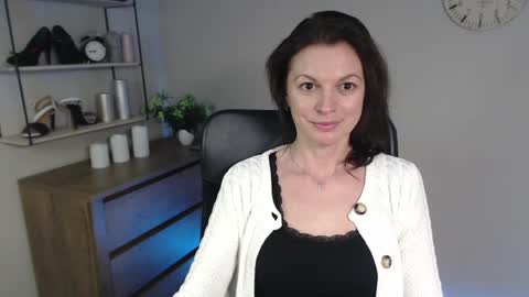 Snapshot of vivian_dream chatting on February 2025 07:06:02 PM Vivian online show from February 2025 07:06:02 PM