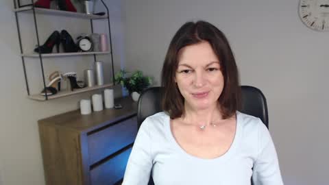 Snapshot of vivian_dream chatting on February 2025 06:53:02 AM Vivian online show from February 2025 06:53:02 AM