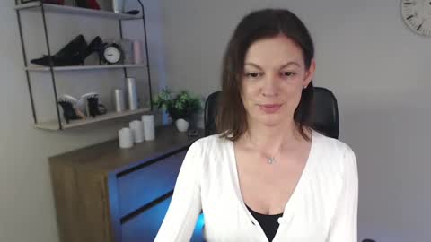 Snapshot of vivian_dream chatting on February 2025 07:52:02 AM Vivian online show from February 2025 07:52:02 AM