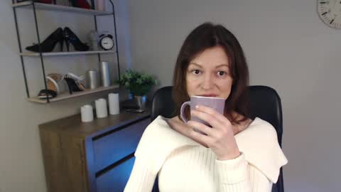 Snapshot of vivian_dream chatting on February 2025 07:09:01 AM Vivian online show from February 2025 07:09:01 AM