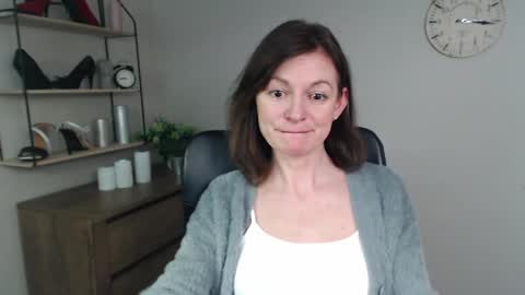 Snapshot of vivian_dream chatting on March 2025 10:28:02 AM Vivian online show from March 2025 10:28:02 AM