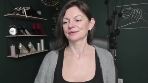 Snapshot of vivian_dream chatting on October 2025 06:25:01 AM Vivian online show from October 2025 06:25:01 AM