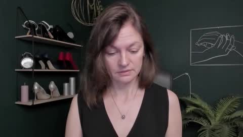 Snapshot of vivian_dream chatting on November 2025 06:56:02 AM Vivian online show from November 2025 06:56:02 AM