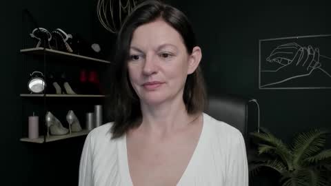 Snapshot of vivian_dream chatting on November 2025 06:57:02 AM Vivian online show from November 2025 06:57:02 AM