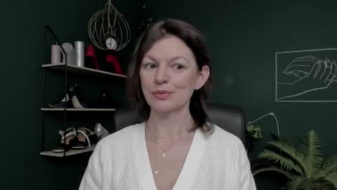 Snapshot of vivian_dream chatting on November 2025 06:46:02 AM Vivian online show from November 2025 06:46:02 AM