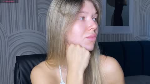 Vivian Evans online show from September 2025 01:06:02 AM