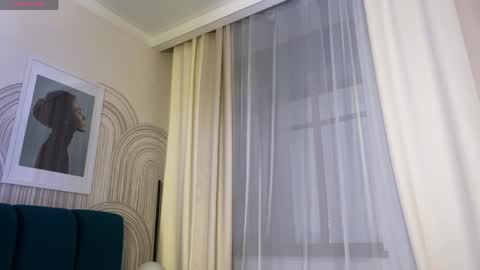 Snapshot of vivian_evans_ chatting on March 2026 12:43:01 AM Vivian Evans online show from March 2026 12:43:01 AM