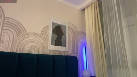 Snapshot of vivian_evans_ chatting on March 2026 12:55:02 AM Vivian Evans online show from March 2026 12:55:02 AM