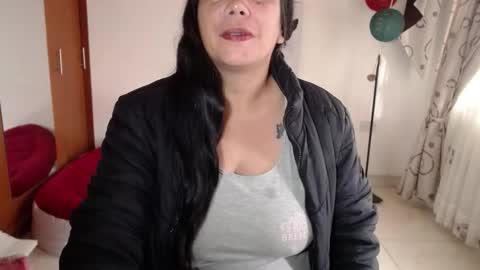 Snapshot of vivian_milf_paint chatting on December 2025 12:34:02 PM vivian_milf_paint online show from December 2025 12:34:02 PM