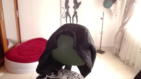 Snapshot of vivian_milf_paint chatting on February 2026 01:37:02 PM vivian_milf_paint online show from February 2026 01:37:02 PM