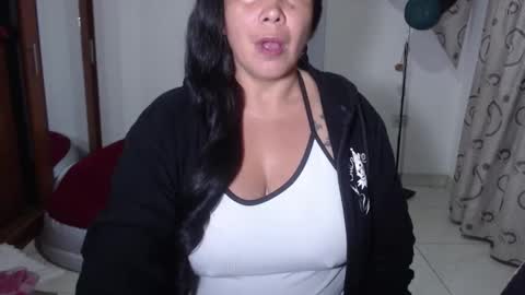 Snapshot of vivian_milf_paint chatting on February 2026 02:10:01 AM vivian_milf_paint online show from February 2026 02:10:01 AM