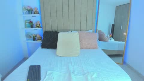 Snapshot of vivian_monroe chatting on January 2025 11:51:01 PM Vivian Monroe online show from January 2025 11:51:01 PM