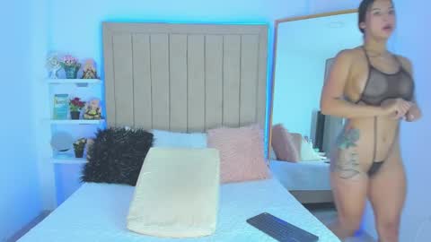 Snapshot of vivian_monroe chatting on January 2025 08:10:02 PM Vivian Monroe online show from January 2025 08:10:02 PM