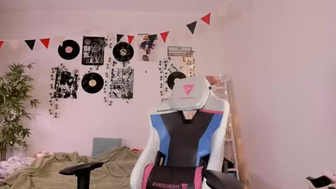 vivian_qwerty online show from February 2025 04:24:02 AM