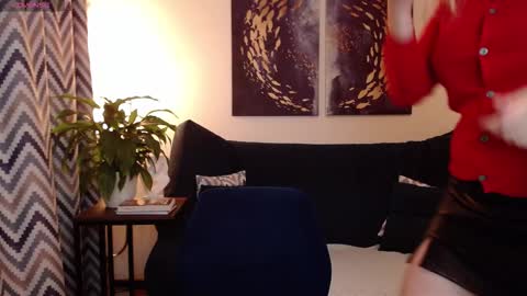 Vivian online show from October 2025 05:57:01 PM