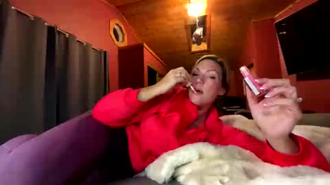 VivianLuxe online show from October 2025 02:59:01 AM