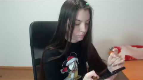 Snapshot of vivianngray chatting on December 2024 05:25:01 PM Vivian Gray online show from December 2024 05:25:01 PM