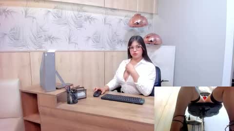 Vivian online show from November 2025 12:16:02 PM