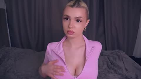 Snapshot of vivid_girls chatting on June 2026 08:28:01 AM Nelly and Mari online show from June 2026 08:28:01 AM