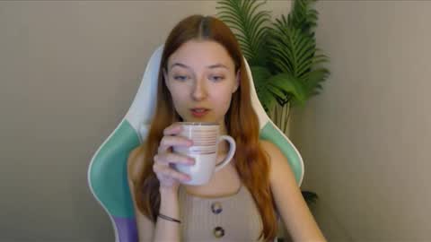 Vivien online show from December 2024 10:13:01 PM