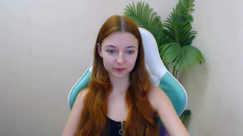 Vivien online show from January 2025 09:37:01 PM