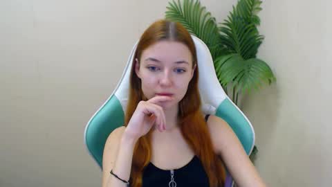 Vivien online show from February 2025 06:48:01 PM