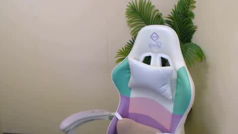 Vivien online show from February 2025 03:32:01 PM