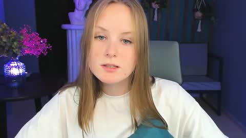 Vivien online show from December 2024 04:28:01 PM