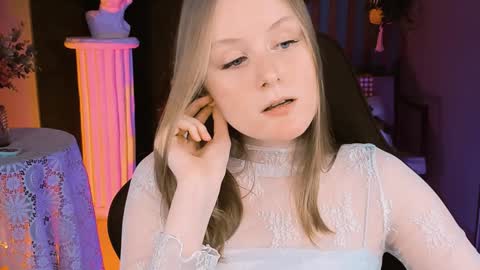 Vivien online show from February 2025 01:33:01 PM