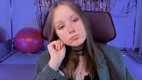 Vivien online show from February 2025 03:16:02 PM