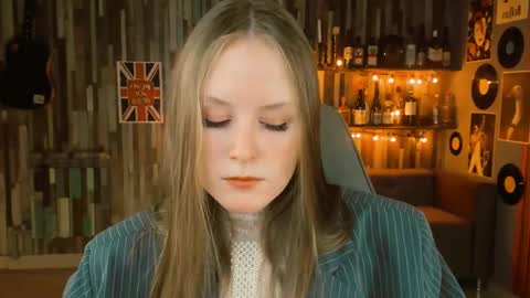 Vivien online show from February 2025 01:08:02 PM