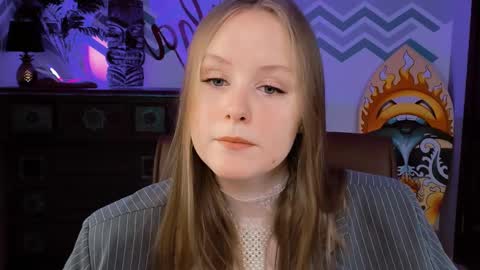 Vivien online show from February 2025 09:12:02 AM