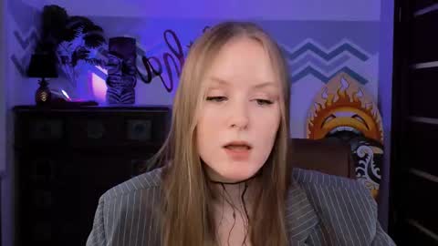 Vivien online show from February 2025 12:16:02 PM